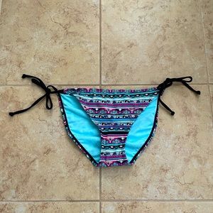 Xhilaration Bikini Bottom. Cheeky Fit. Size Medium. New without Tags.